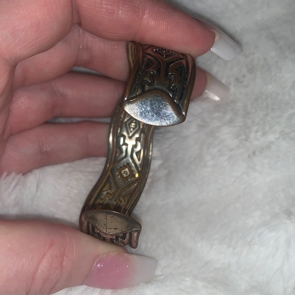 Aztec style cuff bracelet - Picture 3 of 4